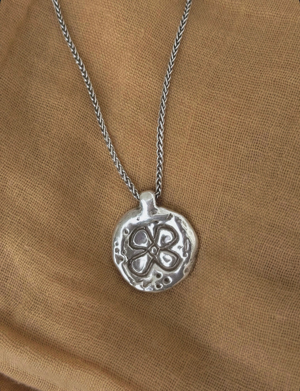 The meli necklace