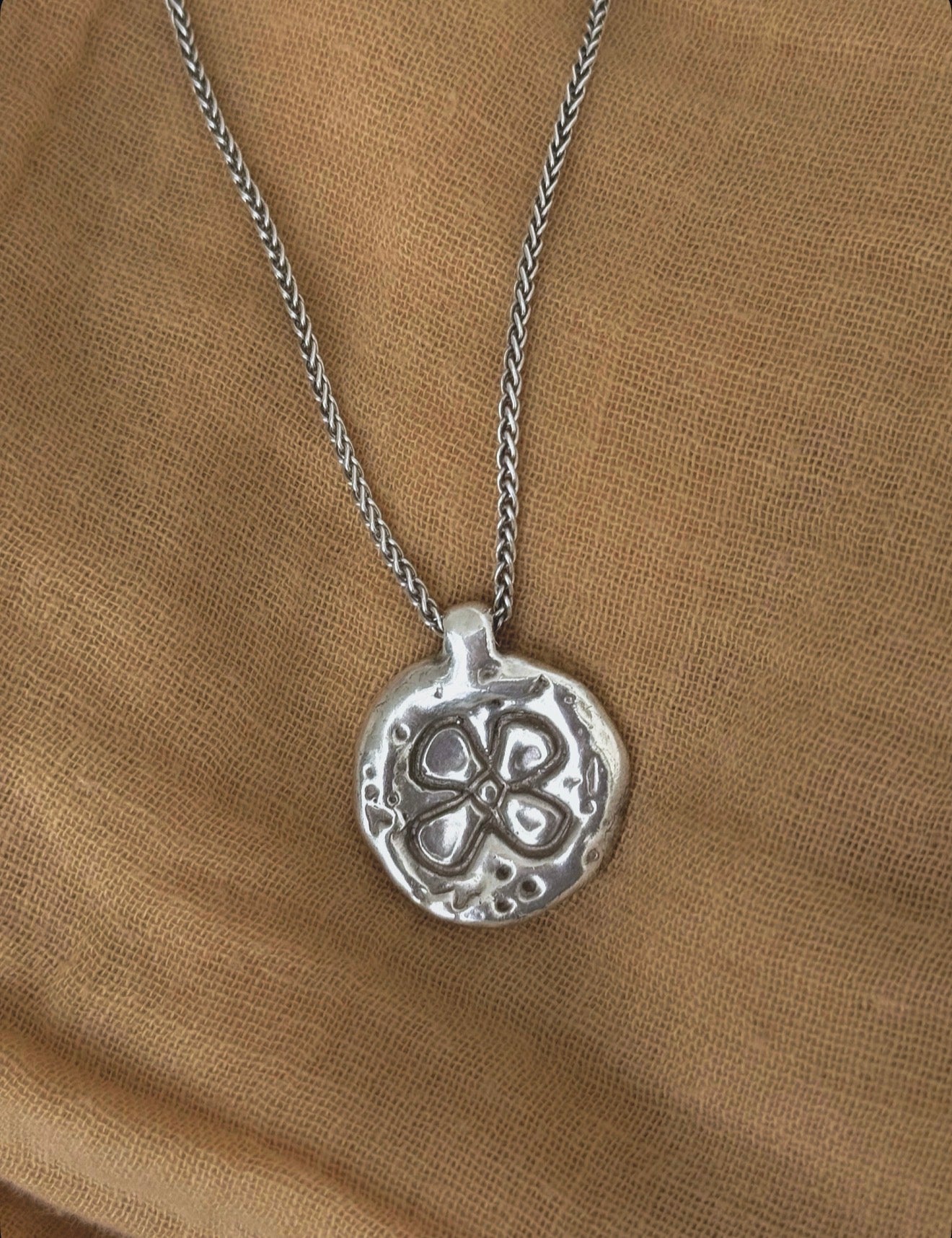 The meli necklace